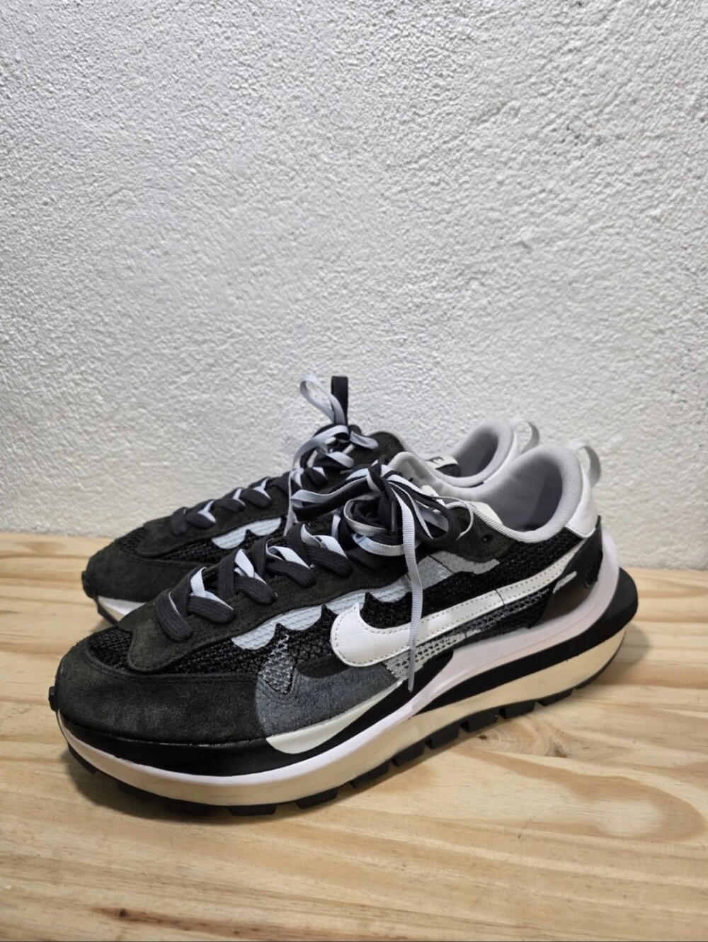 Nike x Sacai VaporWaffle Men’s Size 11 Black White Athletic Sneakers CV1363-001